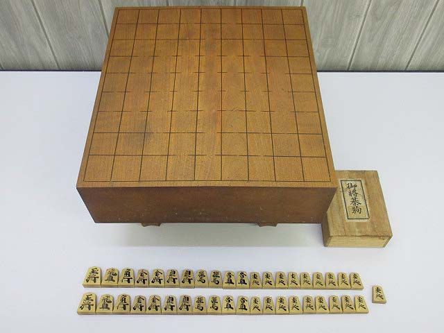 足付き　将棋盤　3寸　天然木 30×33cm　駒付き