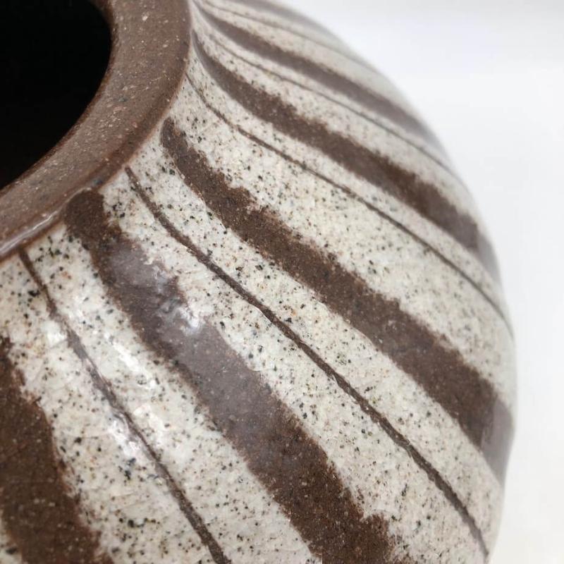 常滑焼 兼又陶園 花瓶 高さ20cm 茶色 陶器製 壺 花器 花入れ ブラウン 縞 ストライプ 焼物 陶磁器