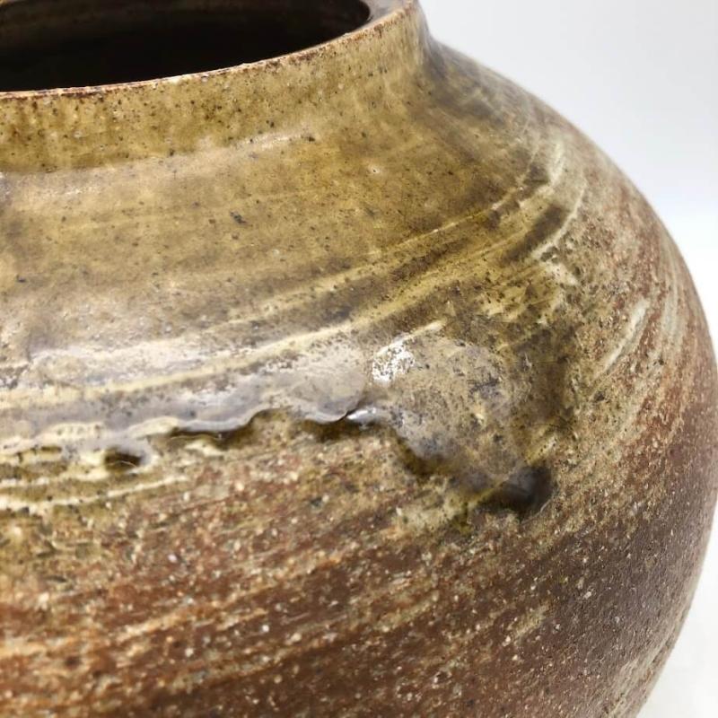 信楽焼 三彩作 花瓶 高さ23cm 茶色 陶器製 壺 花器 花入れ ブラウン 焼物 陶磁器